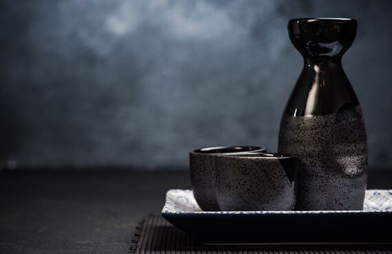 純米酒専門YATA栄店では全国各地の純米酒を一度にお楽しみいただけます