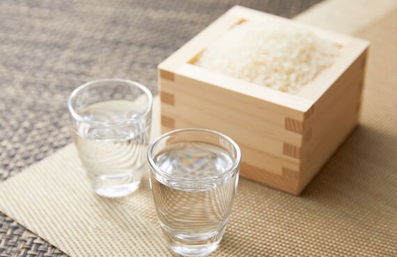 純米酒専門YATA栄店では全国各地の純米酒を一度にお楽しみいただけます